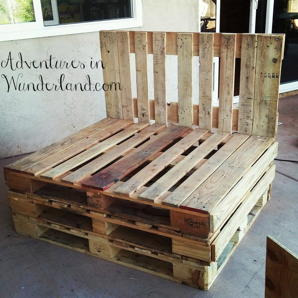 How to Build an Outdoor Couch with Pallets: Part 1
